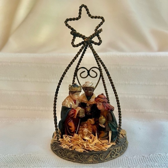 Nativity Three‎ Wise Men Magi Baby Jesus in Manager Figurine EUC - Picture 1 of 9